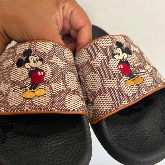 Disney x coach slides - Picture 4 of 5